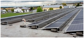 Pose des panneaux photovoltaïques sur toitures plates