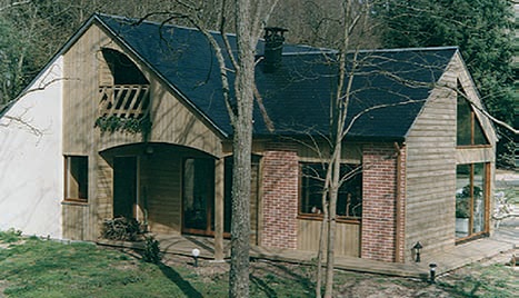 Revêtement extérieur en bois massif, brique et enduit hydraulique